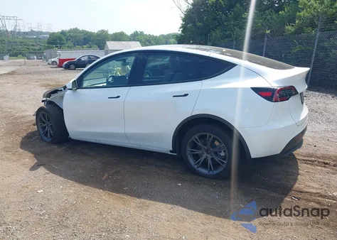 2025 Tesla Model Y Long Range Dual Motor All-Wheel Drive from USA, damaged, VIN 7SAYGDEE0SF261615